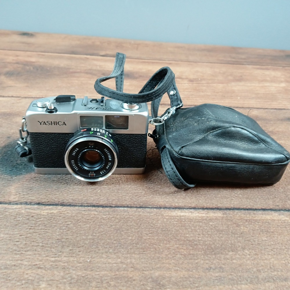 Yashica 35-ME Film Camera Silver Good Yashinon 38mm f2.8 Lens Vintage Japan